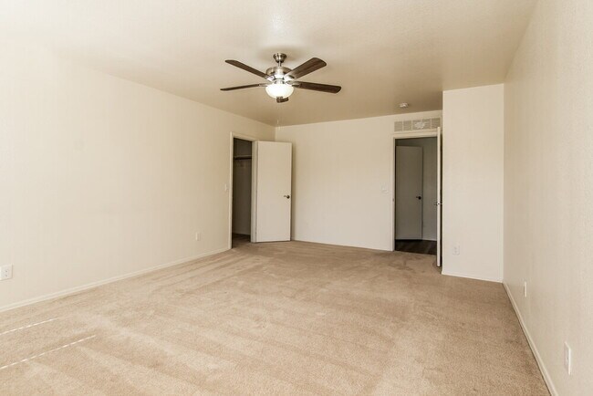 Building Photo - 11841 W Wethersfield Rd