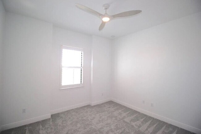 Building Photo - Coastal Living in Marina del Palma?!