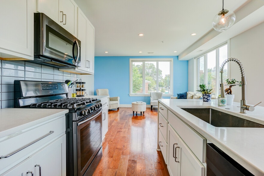 Kitchen - 800 21st St NE