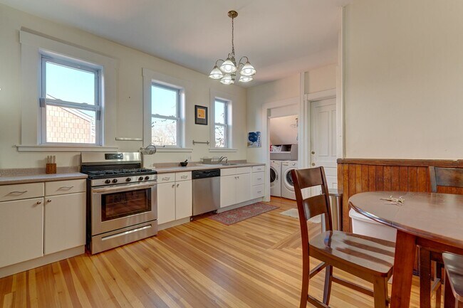 Building Photo - 119 Olive St