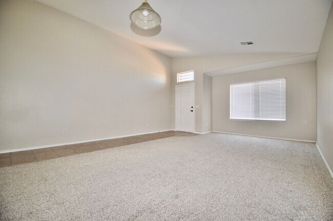 Building Photo - Completely remodeled 4 bed 2 bath home in ...