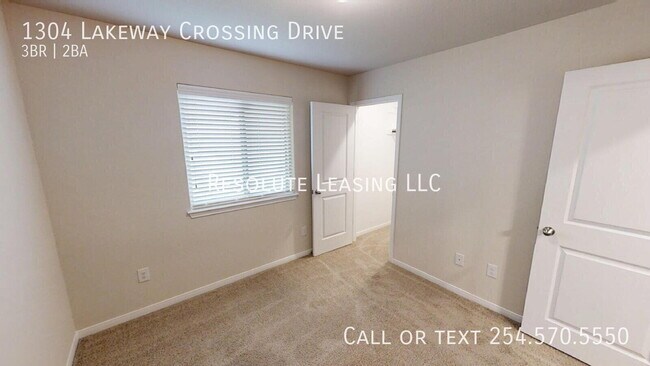 Building Photo - 1304 Lakeway Crossing Dr