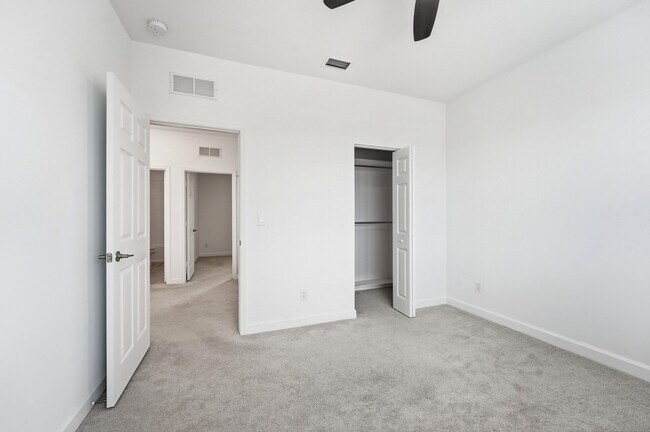 Building Photo - 1261 Deer Hvn Dr