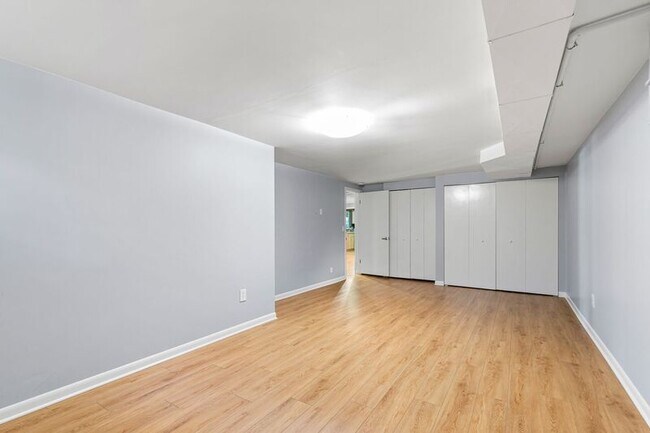 Building Photo - 2640 SW Vista Dr