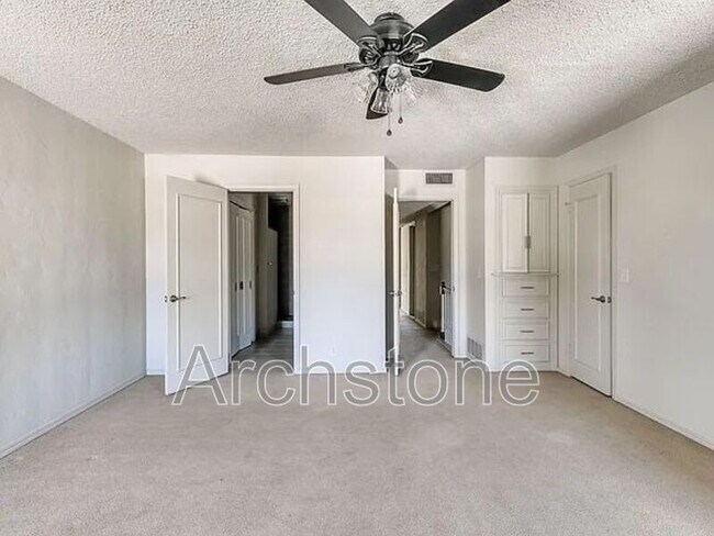 Building Photo - 3063 W Wilshire Blvd