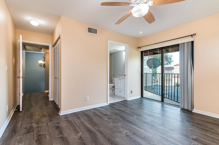Building Photo - 3715 Village Dr