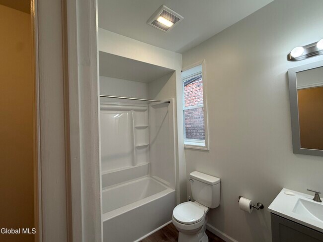 Building Photo - 346 Madison Ave