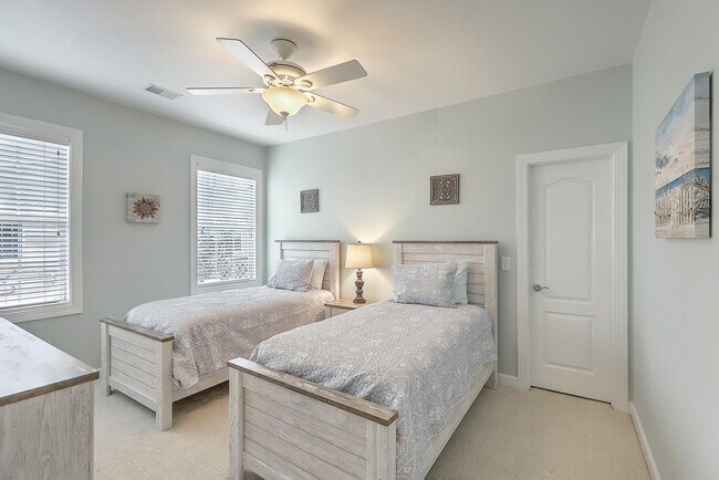 Building Photo - FULLY FURNISHED Mount Pleasant Home! 6-9 m...