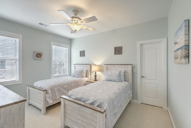 Building Photo - FULLY FURNISHED Mount Pleasant Home! 6 mon...