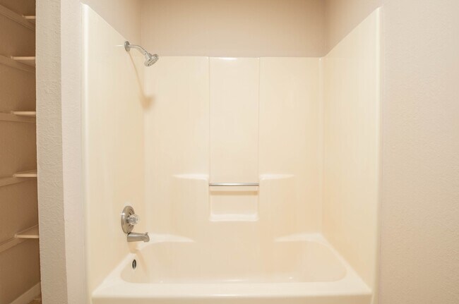 Building Photo - 2630 Fairway Dr