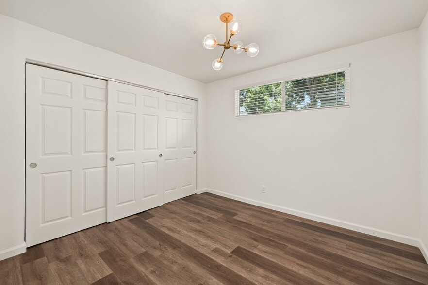 Building Photo - 5136 Hillcrest Dr