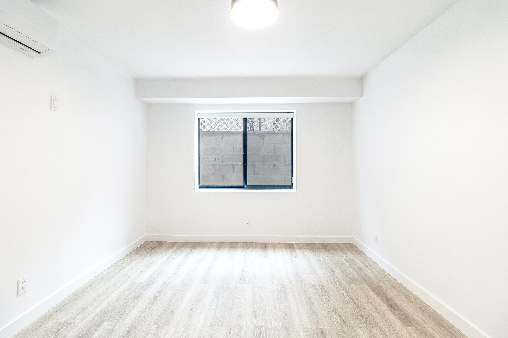 Building Photo - 950 Havenhurst Dr