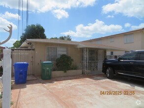 Building Photo - 439 NW 25th Ct
