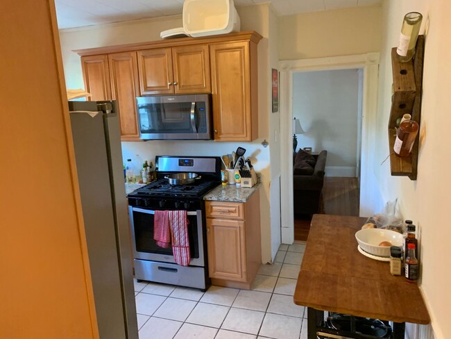 Building Photo - Huge 5 bed In Davis Square