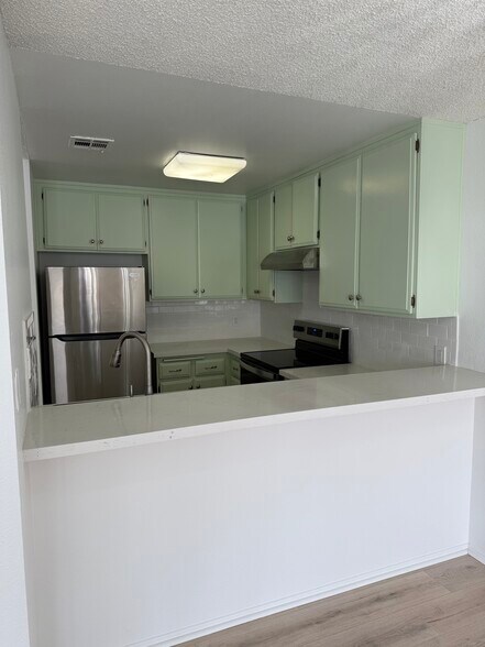 Building Photo - 1140 E Ocean Blvd