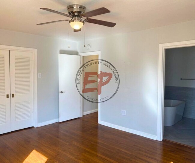 Building Photo - 3601 E Brookview Dr