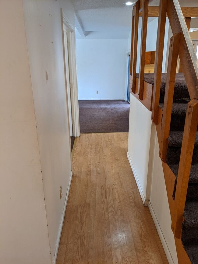 Building Photo - 1709 E Willow Ct