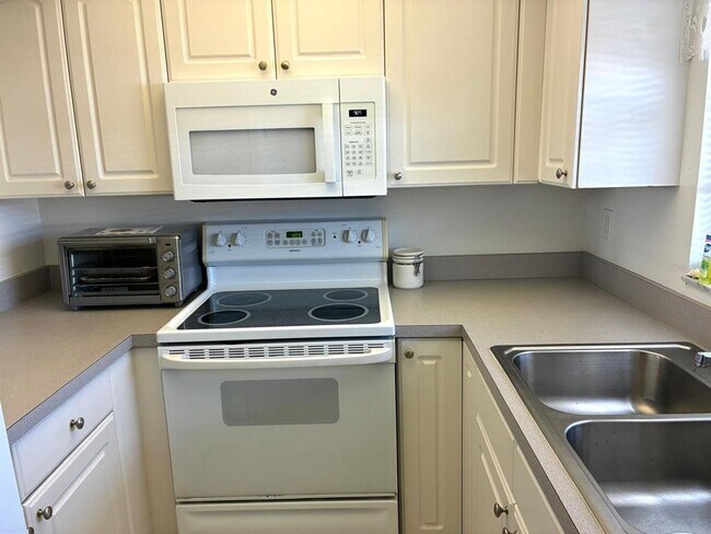 Building Photo - 4703 1st St Ct W