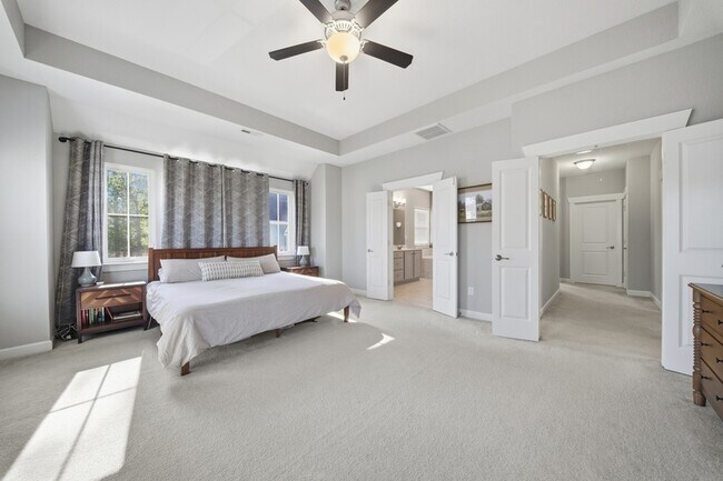 Building Photo - 1824 Hazelwood Rd