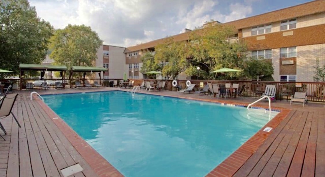 Building Photo - 1111 River