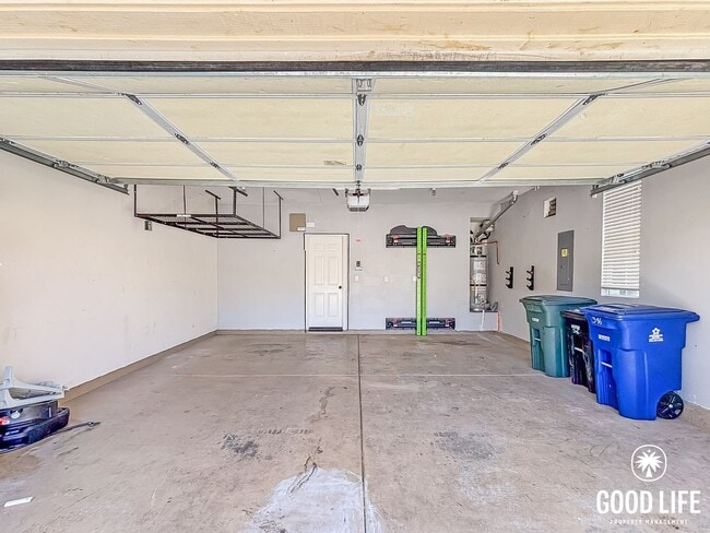 Building Photo - Stunning 3BD/2.5BA Townhouse in Eastlake W...