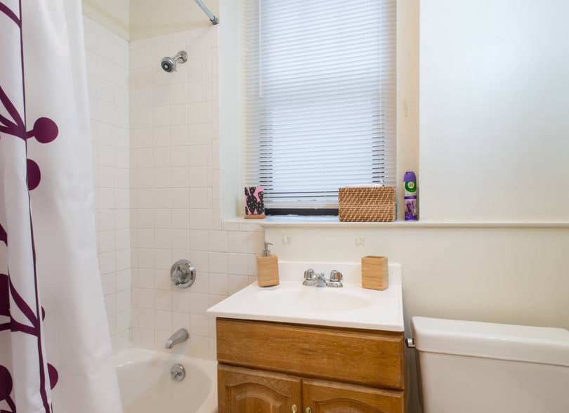 Building Photo - 52 Queensberry St