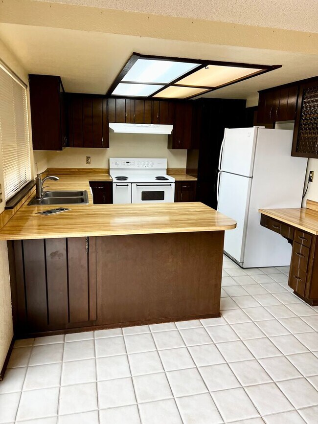 Building Photo - Beautiful home with a view in Bremerton.