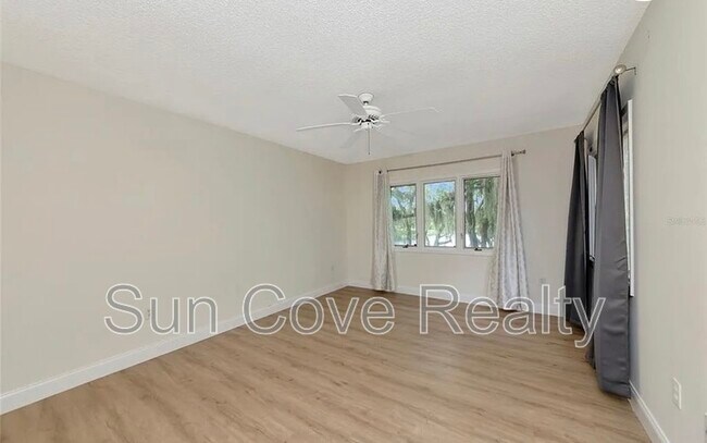 Building Photo - 4518 Ascot Cir S