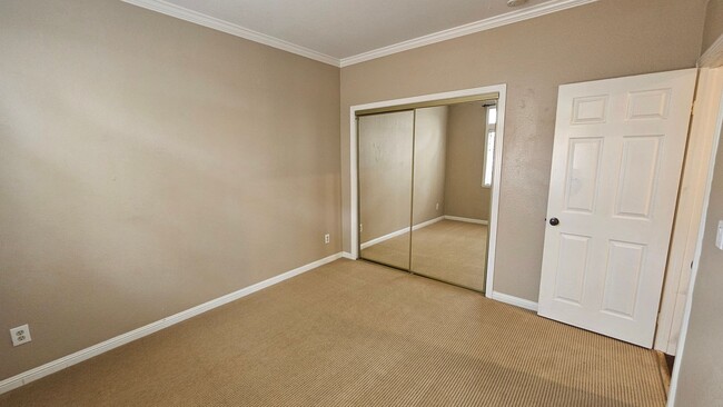 Building Photo - GORGEOUS AND SERENE Private 2BD/2BA Pleasa...