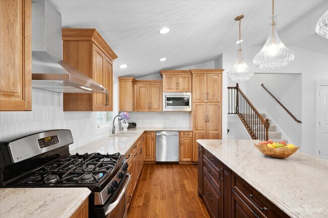 Building Photo - 2S920 Hickory Ln