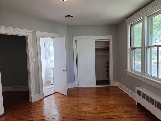 Building Photo - Incredible 5 Bedroom Home with Detached Garage in West Point!