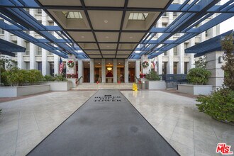 Building Photo - 800 W 1st St