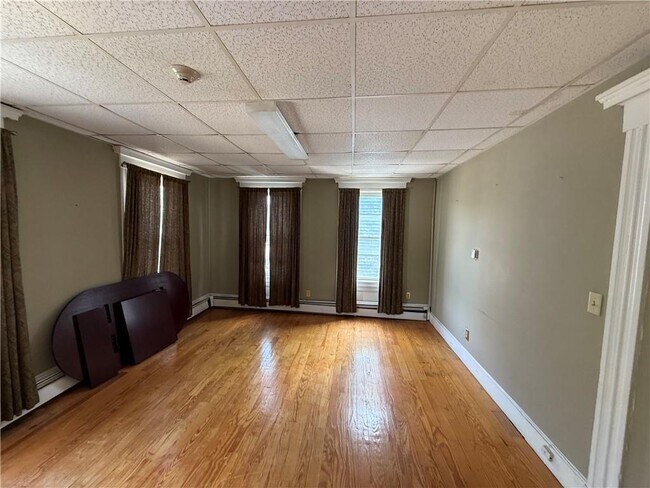 Building Photo - 498 Broadway Ave