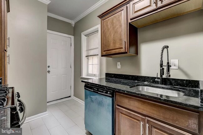 Building Photo - 915 W Lombard St