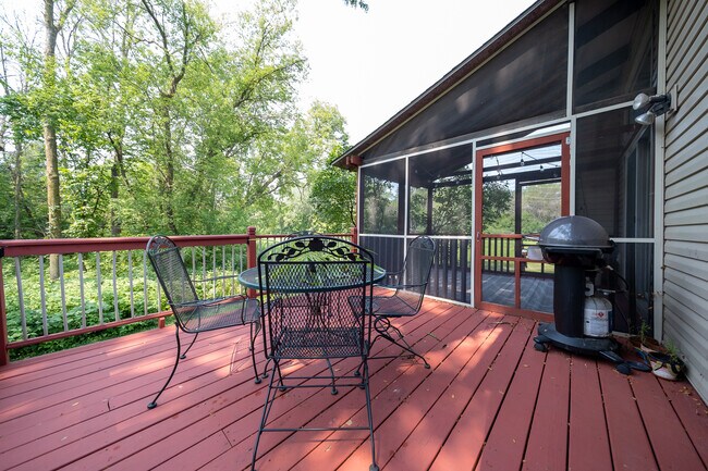 Building Photo - 3477 Pilgrim Ln N