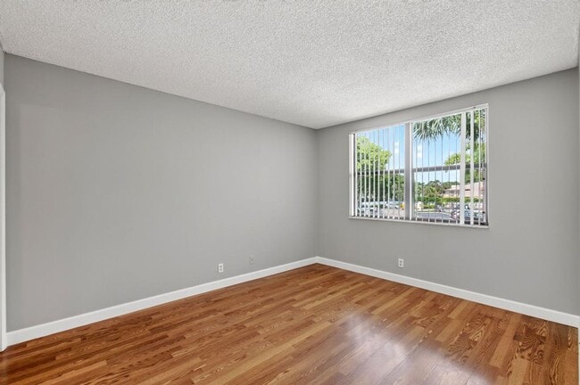 Building Photo - TWO BEDROOM TWO BATHROOM!! WATERFRONT COMMUNITY!!