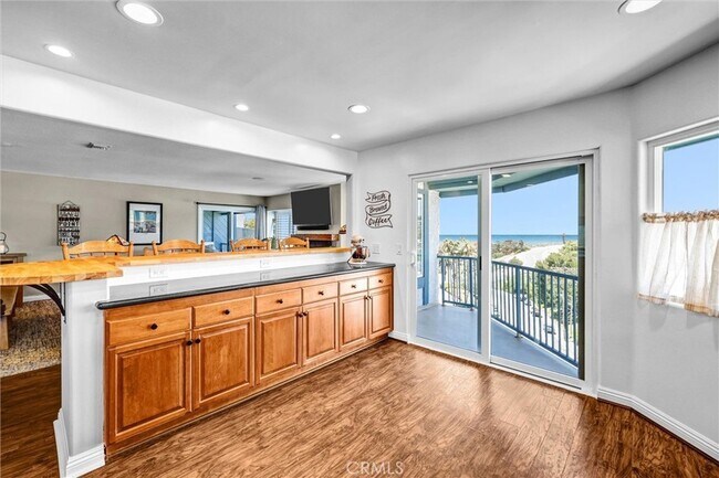 Building Photo - 134 Avenida Presidio