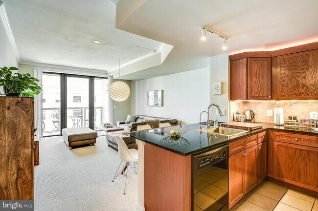 Primary Photo - 616 E St NW
