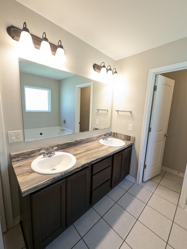 Building Photo - 8430 Island Dr