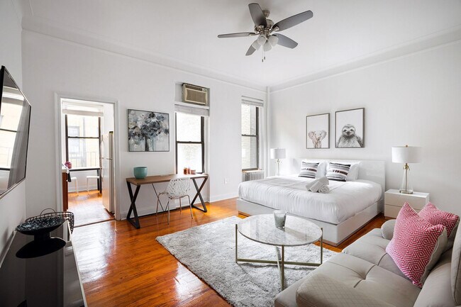 Primary Photo - 346 W 17th St