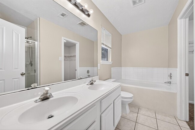 Building Photo - 22938 Sugar Bear Dr