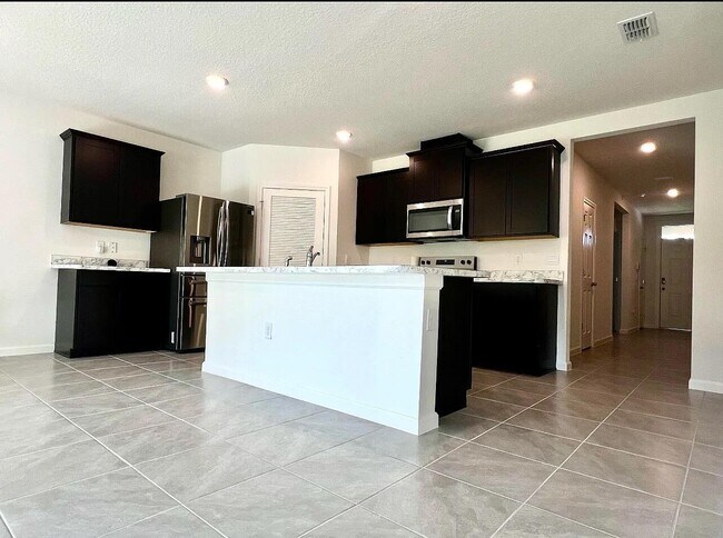 Building Photo - 498 Periwinkle Dr