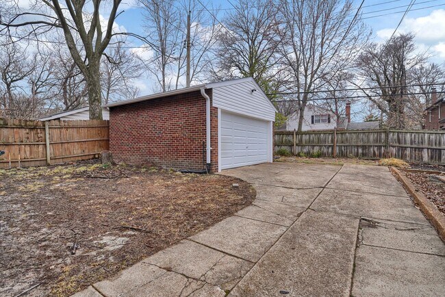 Building Photo - 7725 Brookline Terrace
