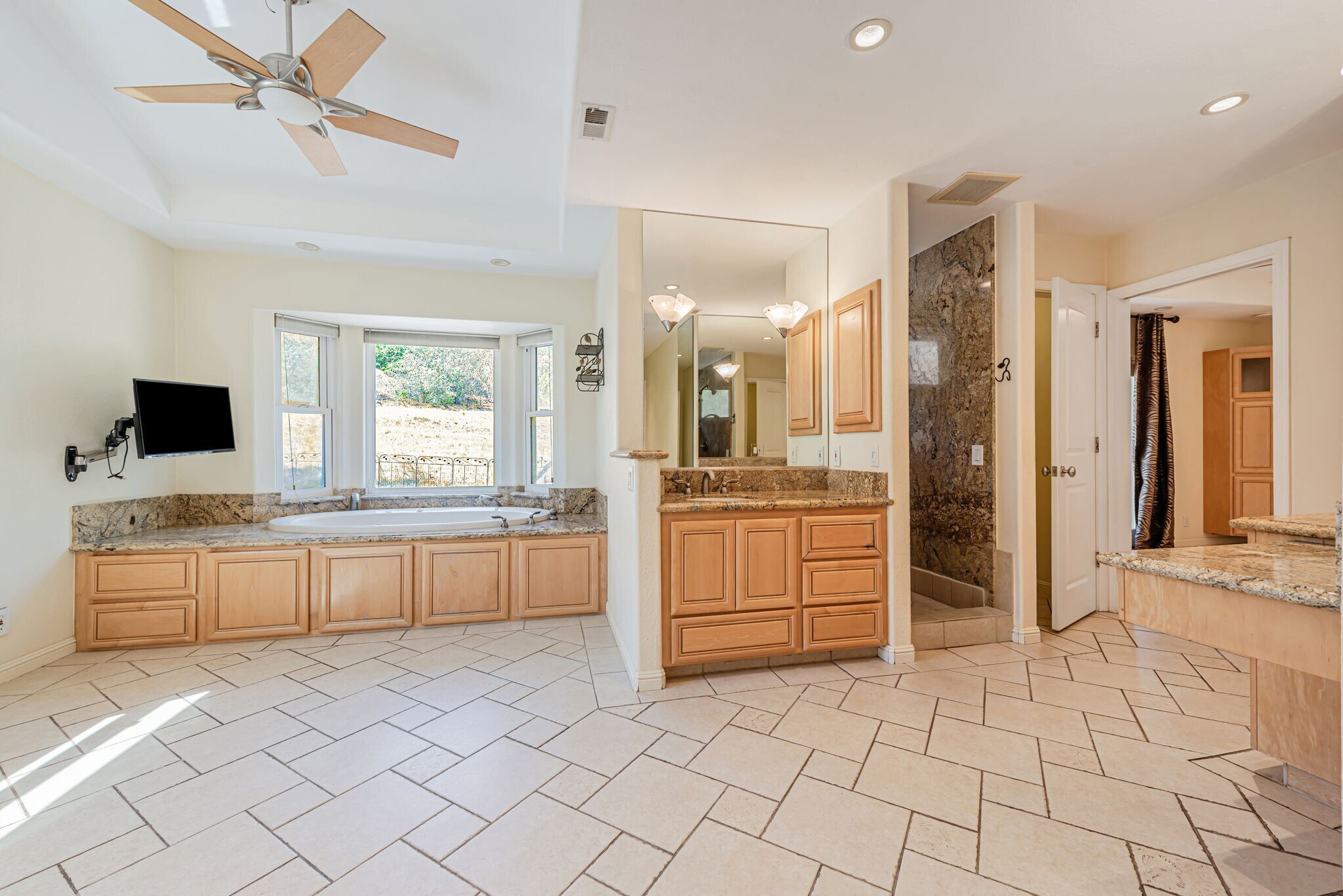 Building Photo - 520 Weybridge Dr