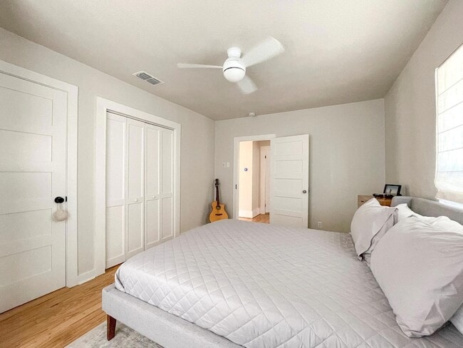 Building Photo - 2013 Tillotson Ave
