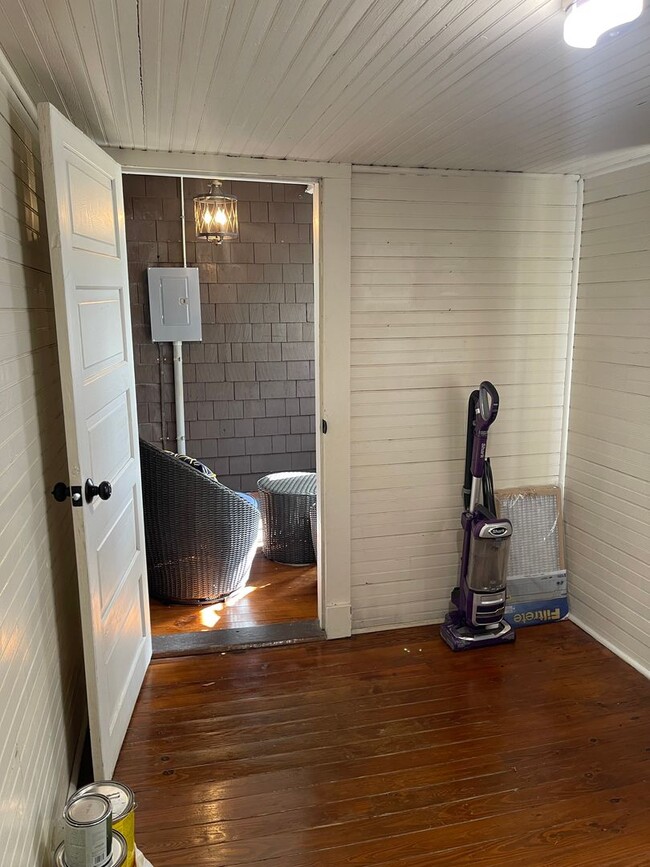 Building Photo - Charming 3 Bed / 1 Bath Bungalow – Prime Location Near Downtown Hickory