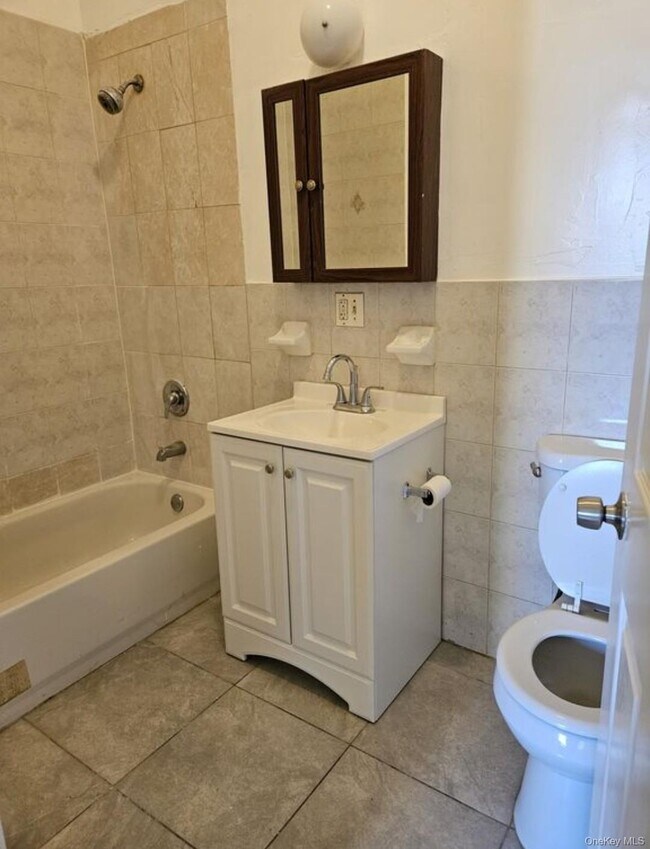 Building Photo - 873 Elsmere Pl
