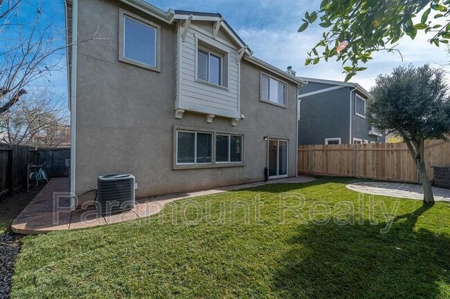 Building Photo - 4319 Roxbury Dr
