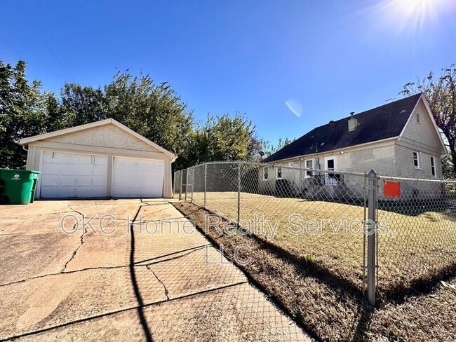 Building Photo - 1947 NW 20th St