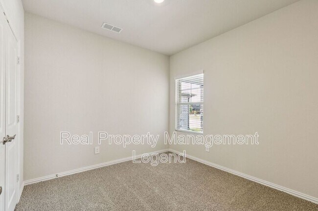 Building Photo - 606 Travine Dr